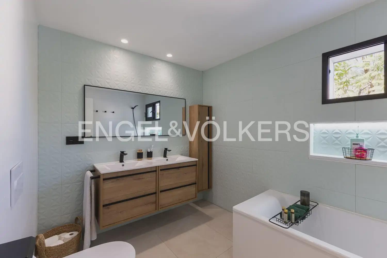 6 bedroom Villa for sale in Picanya with pool garage - € 775,000 (Ref: 9898081)