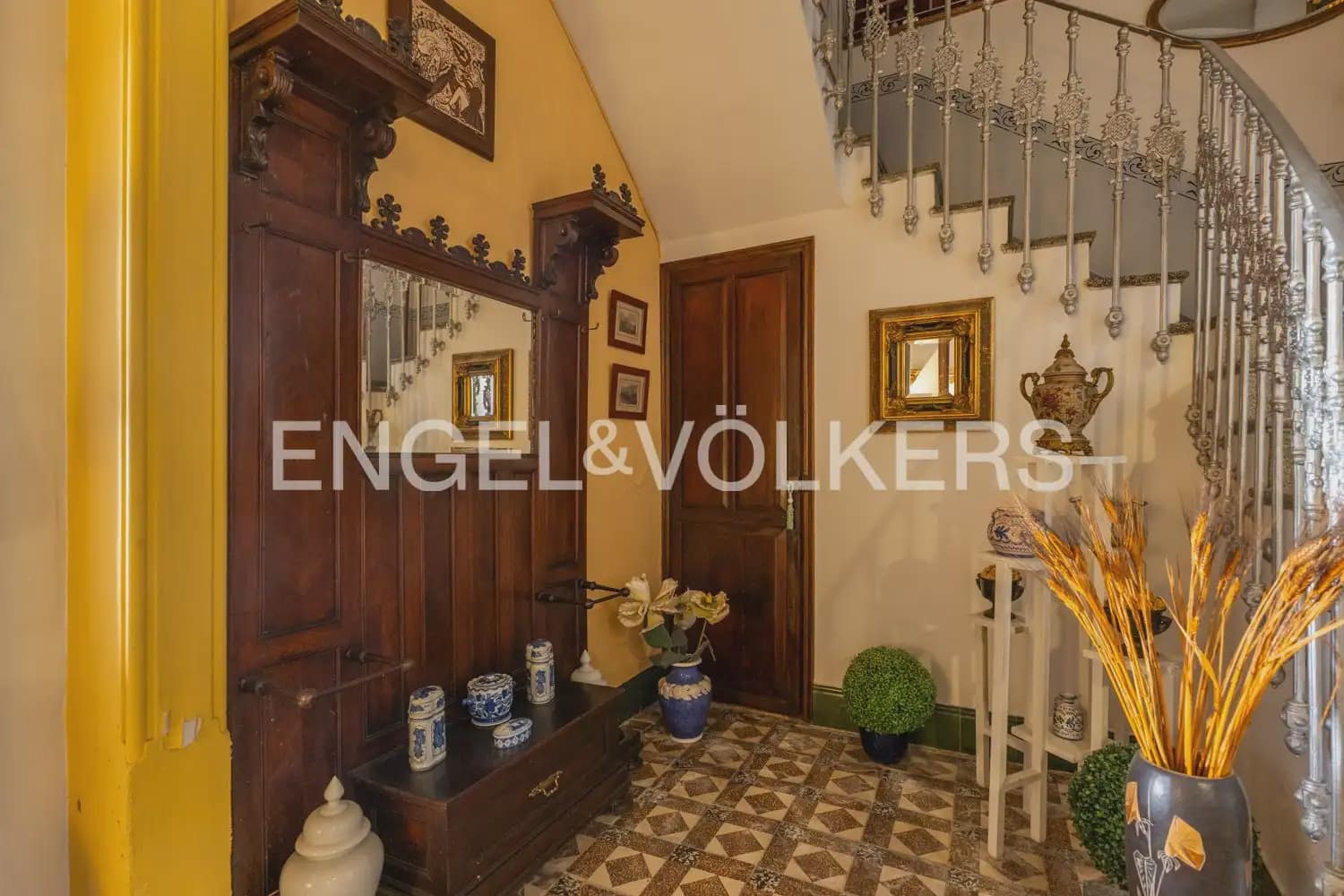 5 bedroom Townhouse for sale in Montesa with garage - € 199,000 (Ref: 9898082)