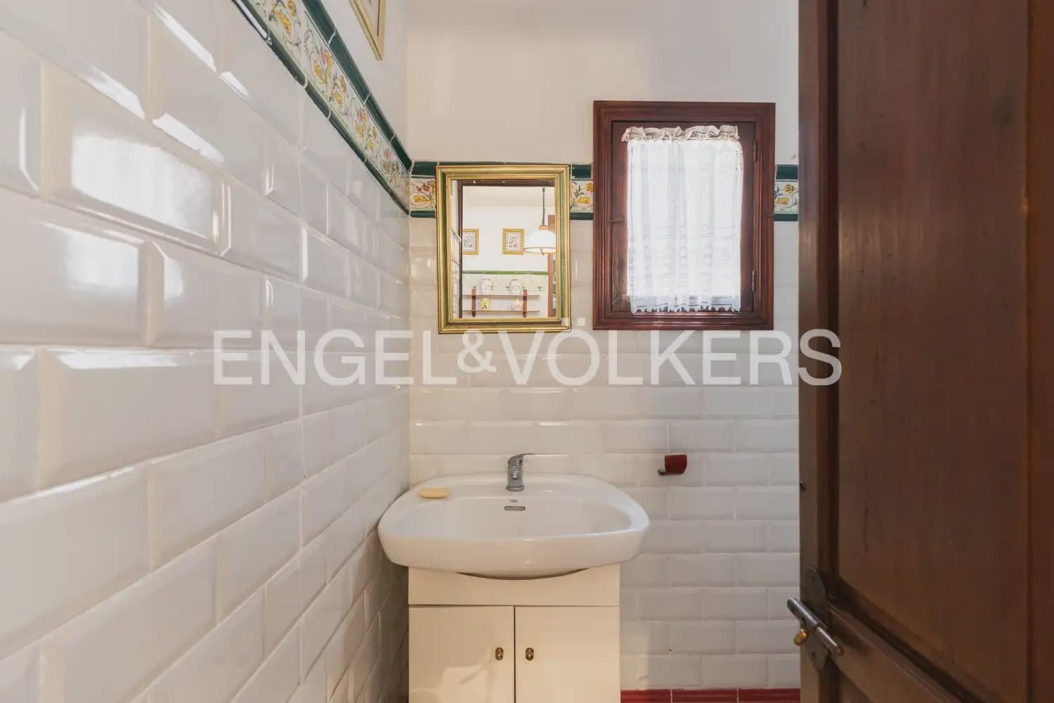 5 bedroom Townhouse for sale in Montesa with garage - € 199,000 (Ref: 9898082)