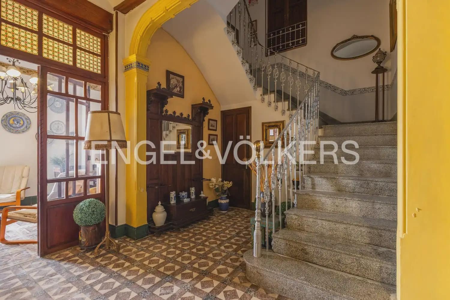 5 bedroom Townhouse for sale in Montesa with garage - € 199,000 (Ref: 9898082)
