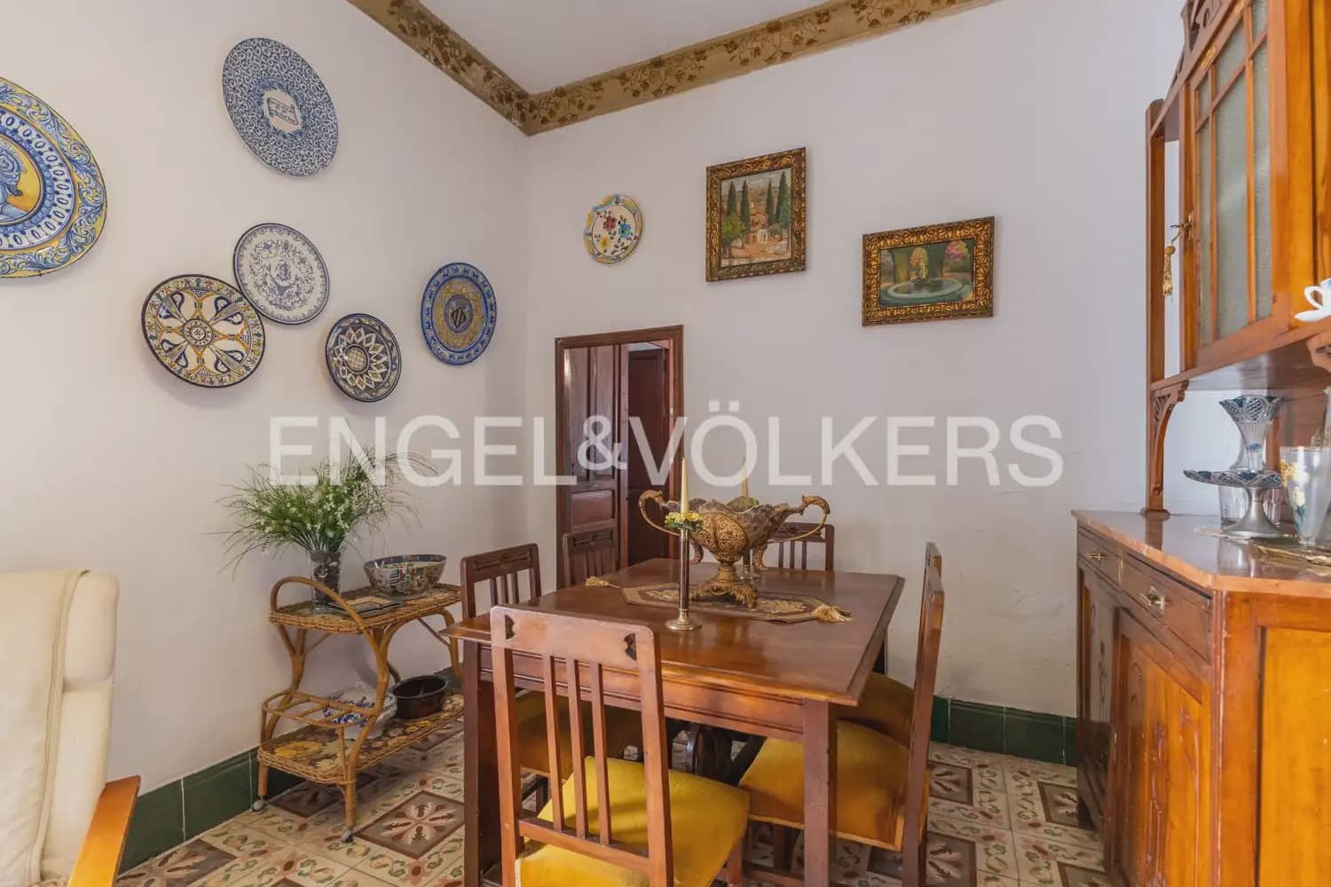 5 bedroom Townhouse for sale in Montesa with garage - € 199,000 (Ref: 9898082)