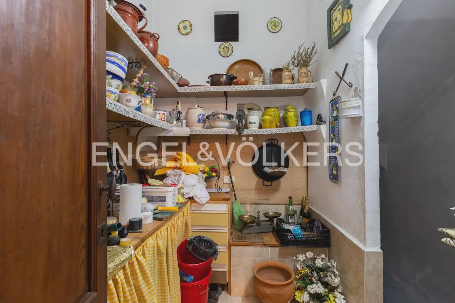 5 bedroom Townhouse for sale in Montesa with garage - € 199,000 (Ref: 9898082)