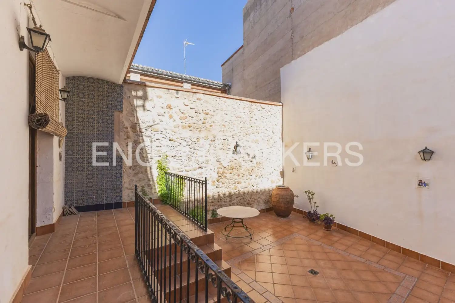 5 bedroom Townhouse for sale in Montesa with garage - € 199,000 (Ref: 9898082)