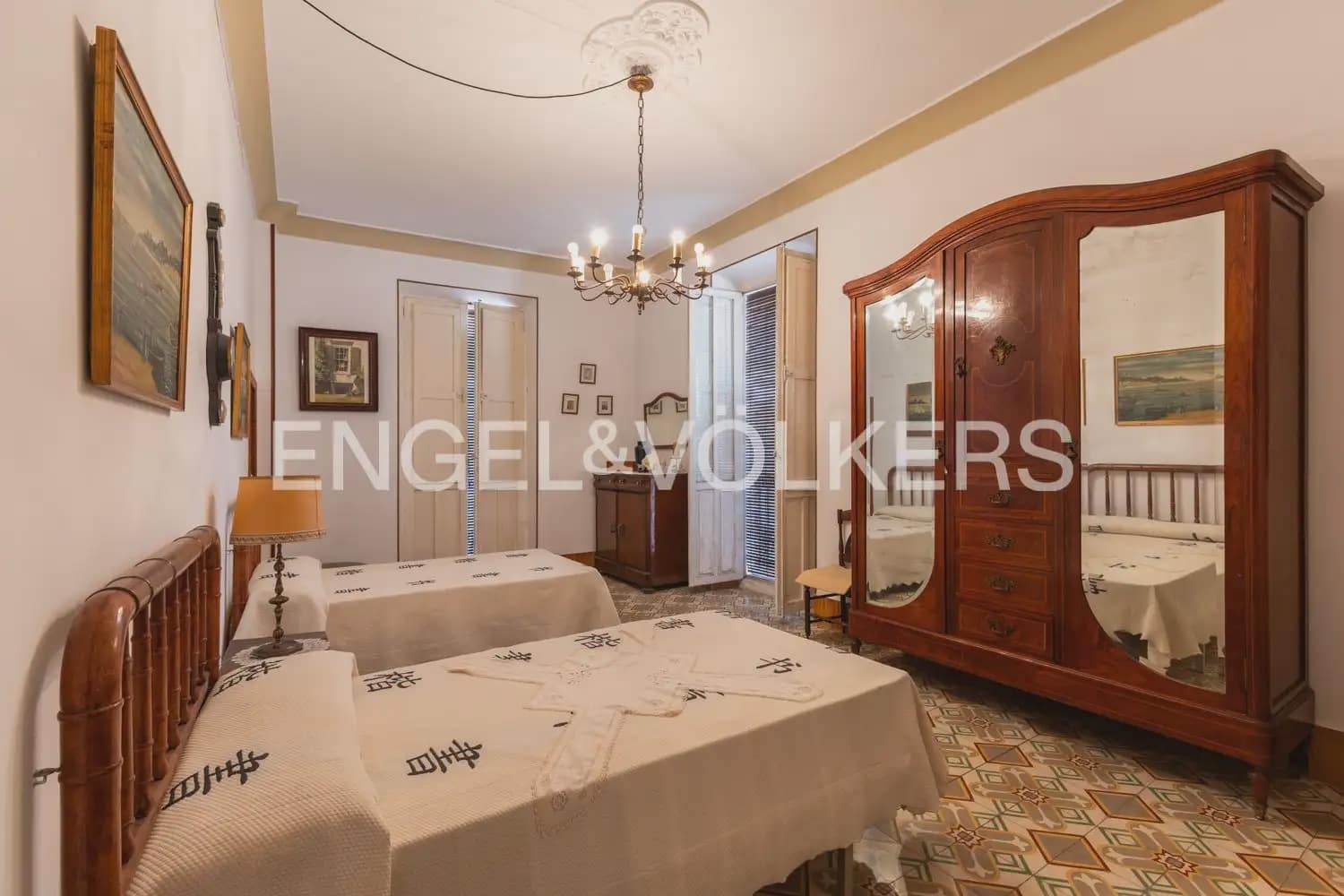 5 bedroom Townhouse for sale in Montesa with garage - € 199,000 (Ref: 9898082)