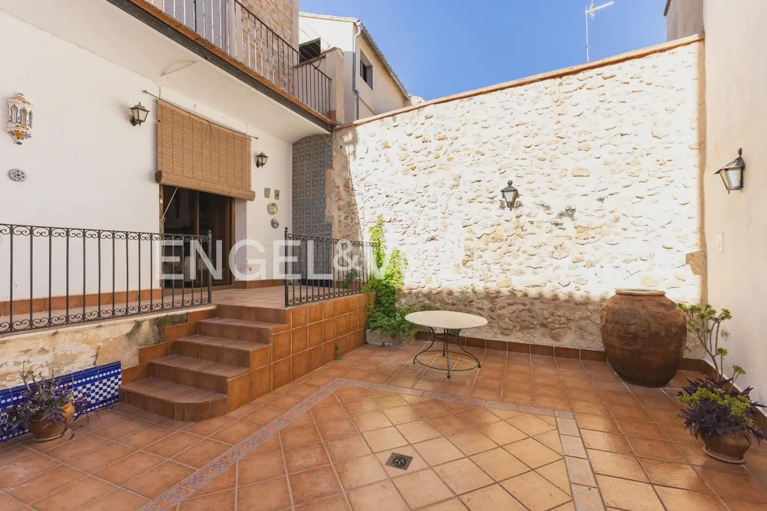 5 bedroom Townhouse for sale in Montesa with garage - € 199,000 (Ref: 9898082)