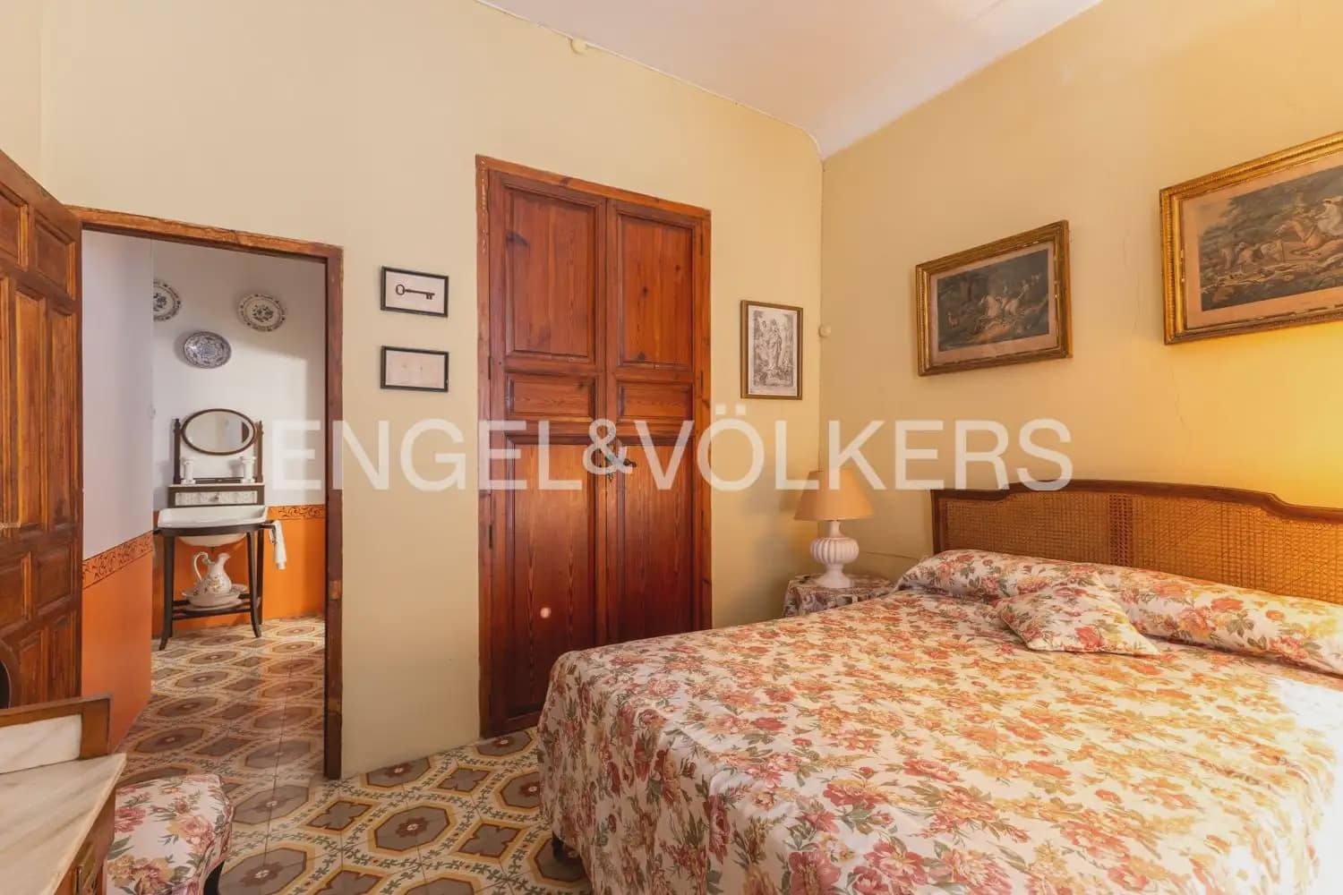 5 bedroom Townhouse for sale in Montesa with garage - € 199,000 (Ref: 9898082)