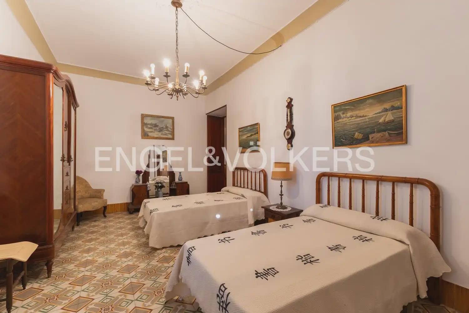 5 bedroom Townhouse for sale in Montesa with garage - € 199,000 (Ref: 9898082)