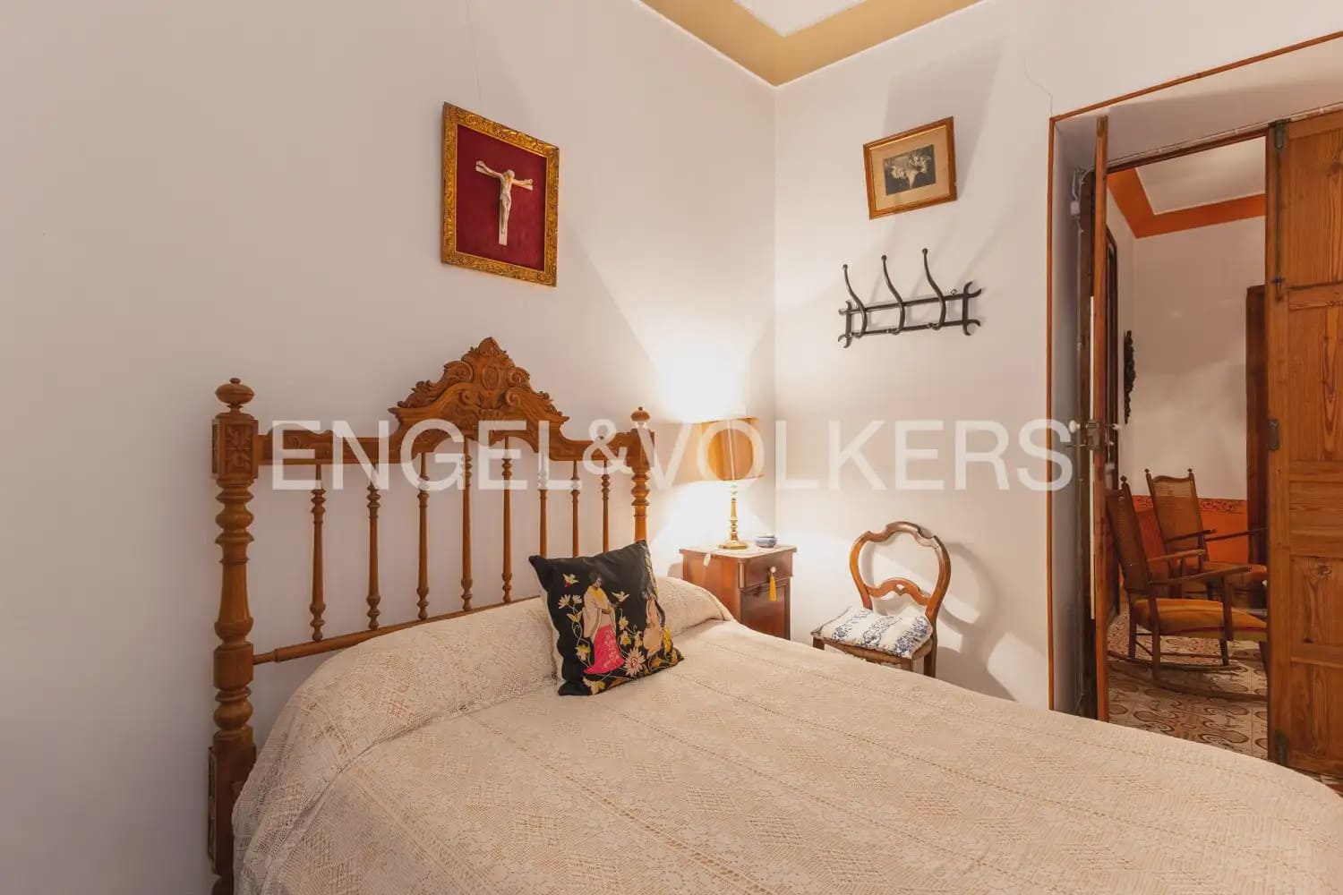 5 bedroom Townhouse for sale in Montesa with garage - € 199,000 (Ref: 9898082)