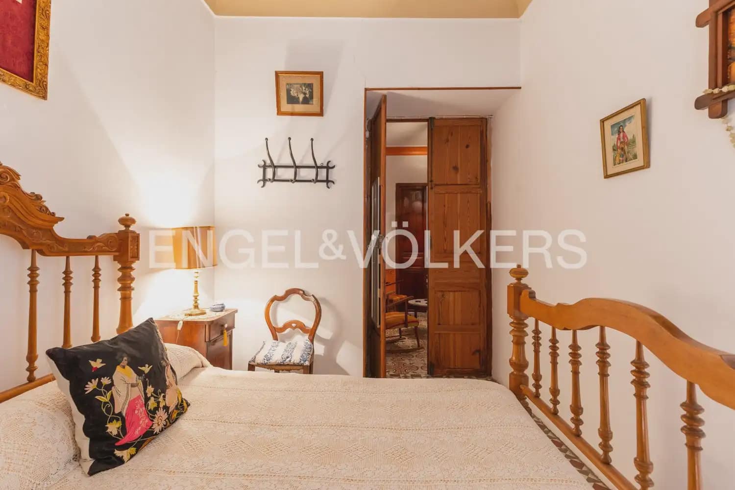 5 bedroom Townhouse for sale in Montesa with garage - € 199,000 (Ref: 9898082)