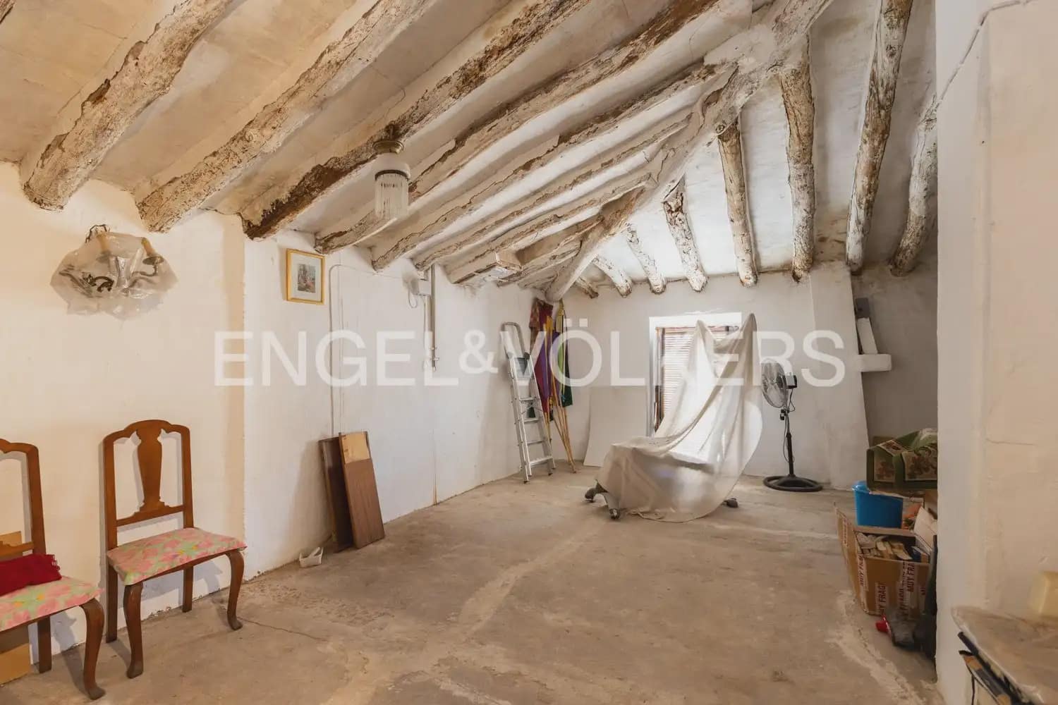 5 bedroom Townhouse for sale in Montesa with garage - € 199,000 (Ref: 9898082)