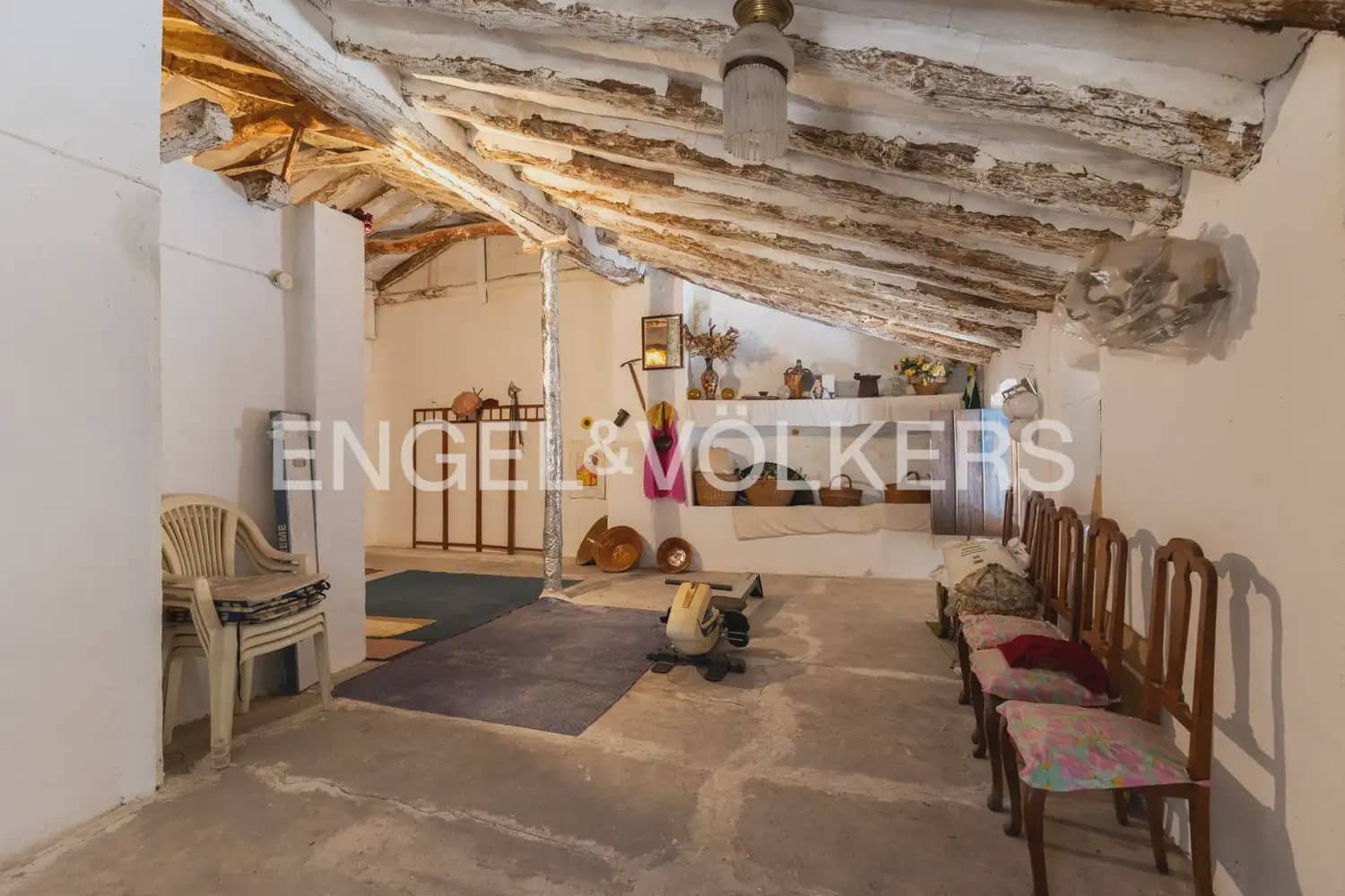 5 bedroom Townhouse for sale in Montesa with garage - € 199,000 (Ref: 9898082)