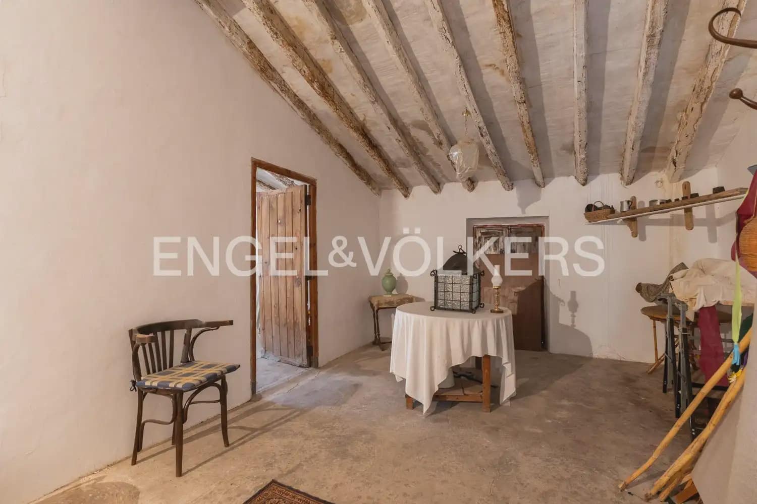 5 bedroom Townhouse for sale in Montesa with garage - € 199,000 (Ref: 9898082)