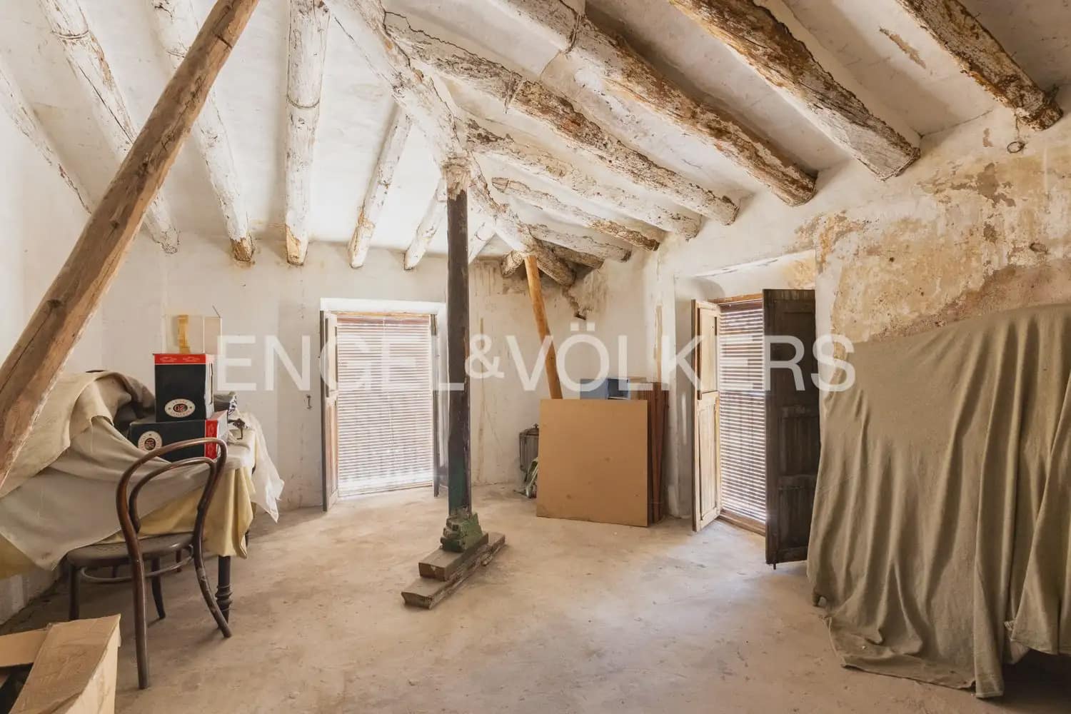 5 bedroom Townhouse for sale in Montesa with garage - € 199,000 (Ref: 9898082)