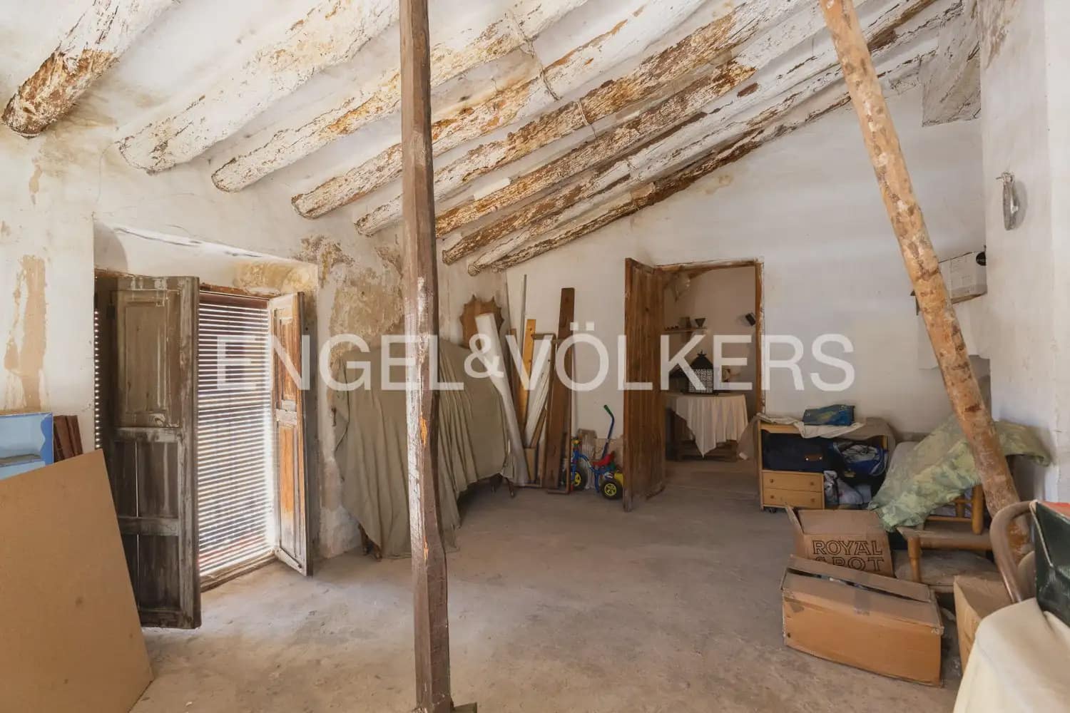 5 bedroom Townhouse for sale in Montesa with garage - € 199,000 (Ref: 9898082)