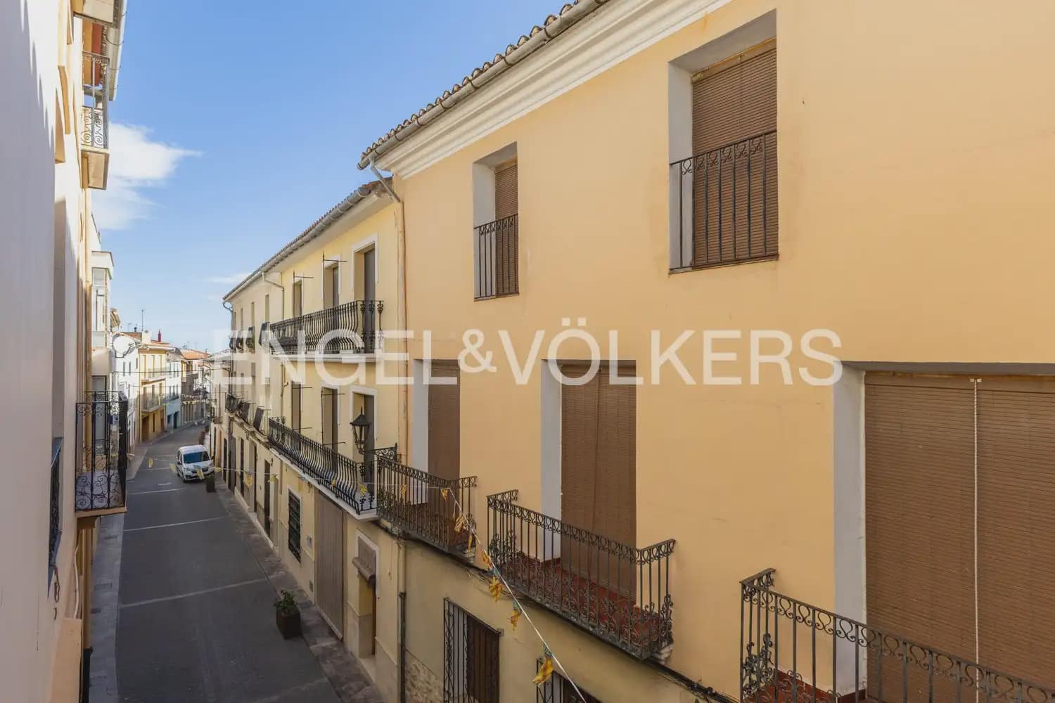 5 bedroom Townhouse for sale in Montesa with garage - € 199,000 (Ref: 9898082)