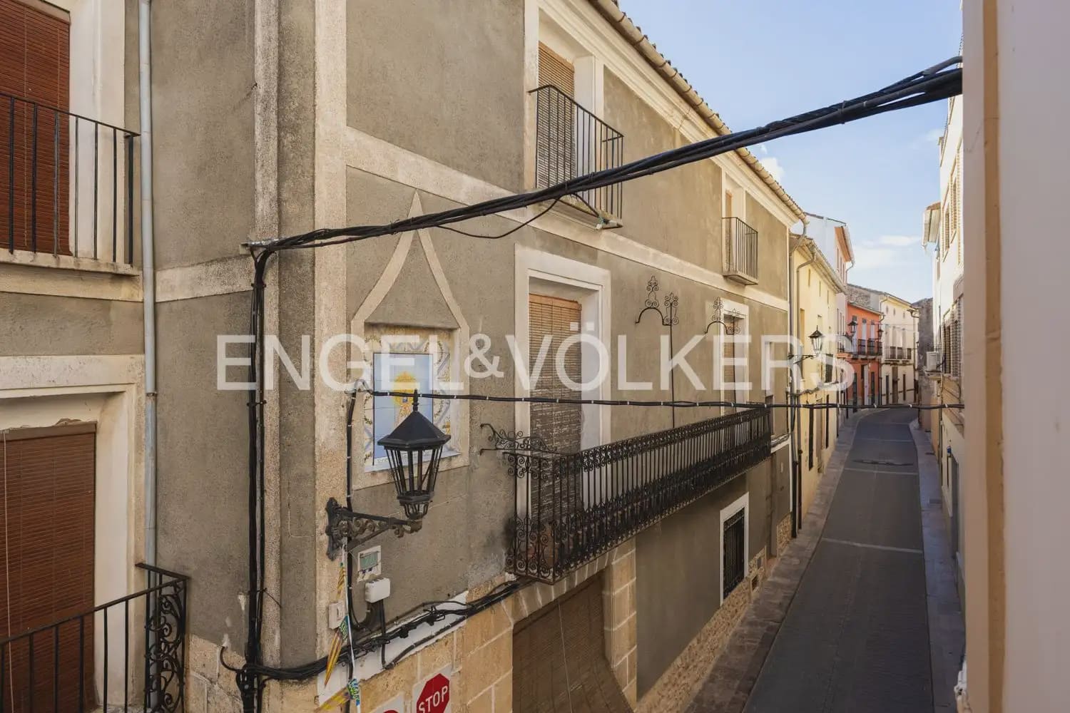 5 bedroom Townhouse for sale in Montesa with garage - € 199,000 (Ref: 9898082)