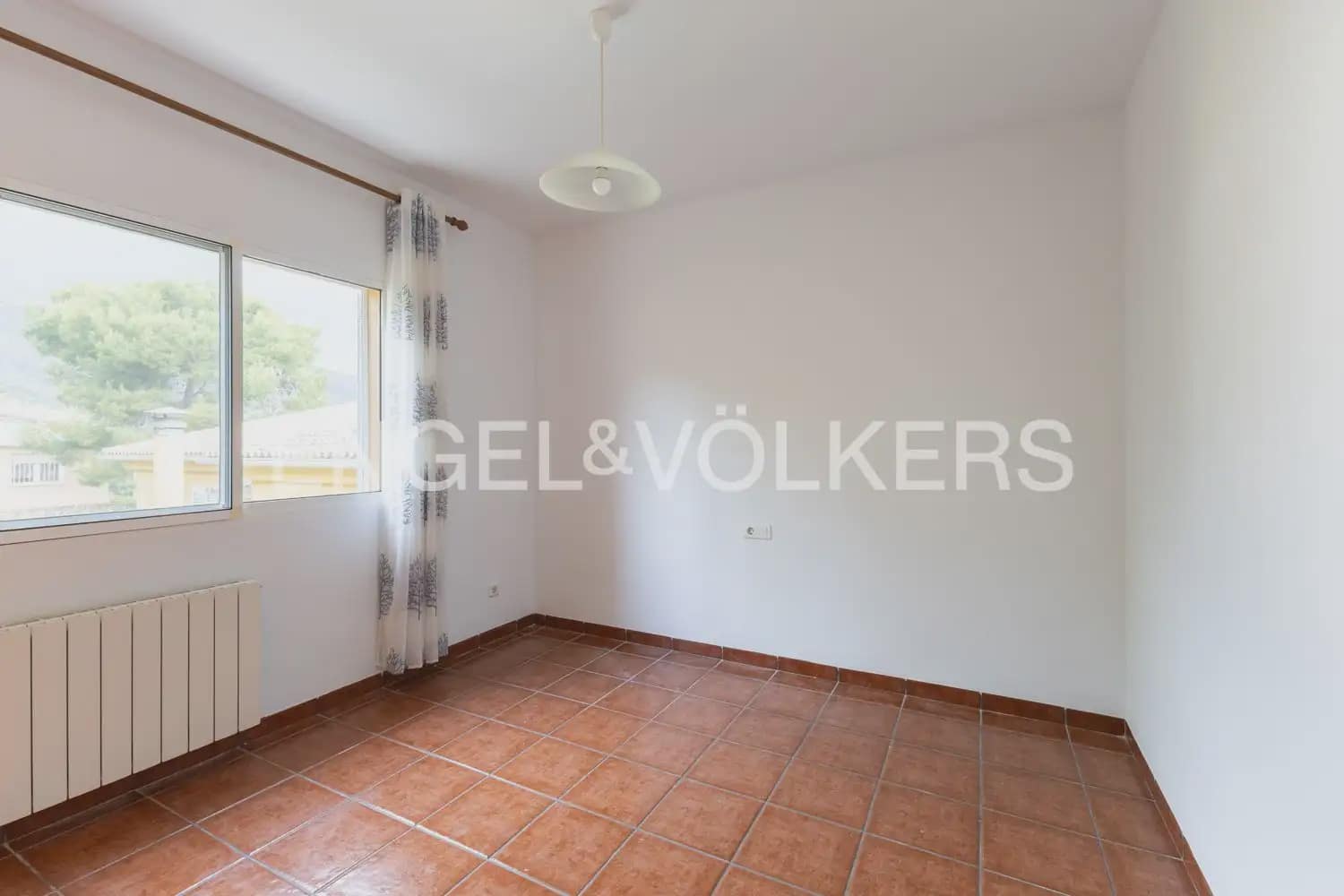 Chalet de 4 habitaciones en Oropesa  en venta con garaje - 450.000 € (Ref: 9898085)