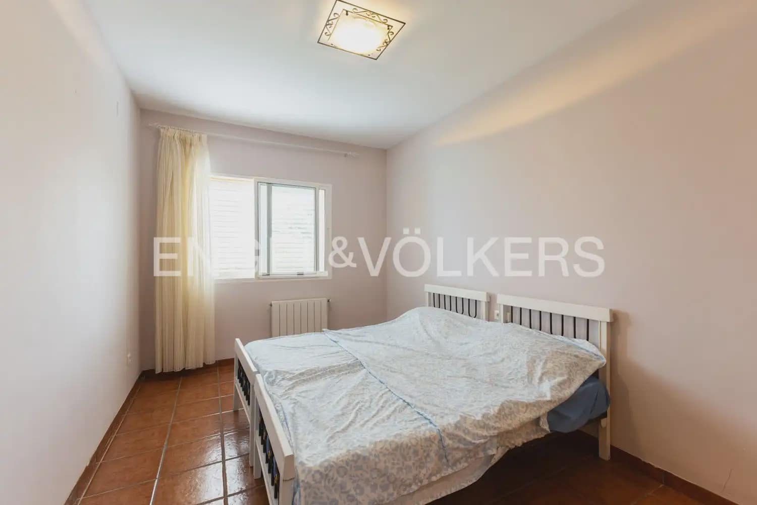 Chalet de 4 habitaciones en Oropesa  en venta con garaje - 450.000 € (Ref: 9898085)