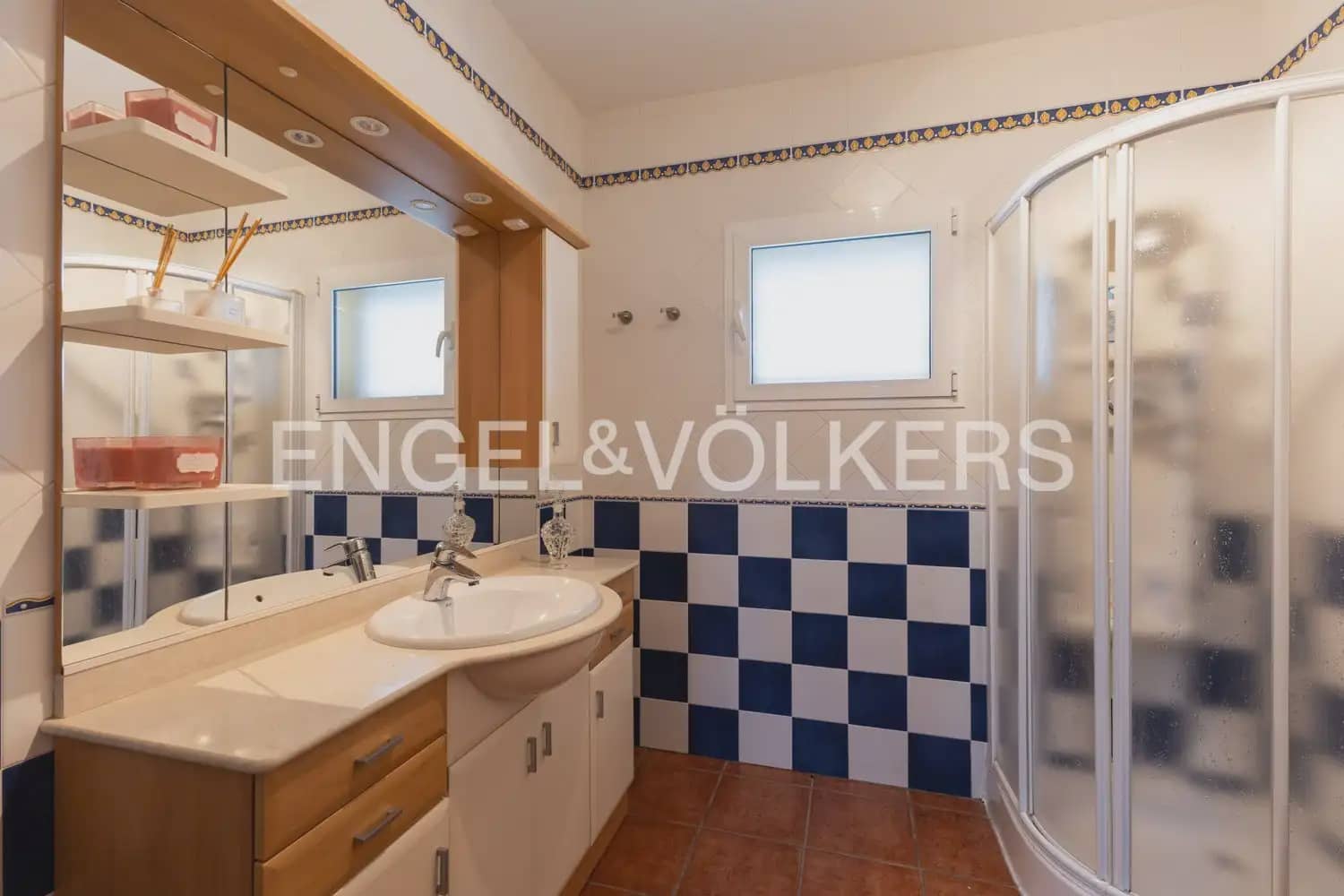 Chalet de 4 habitaciones en Oropesa  en venta con garaje - 450.000 € (Ref: 9898085)