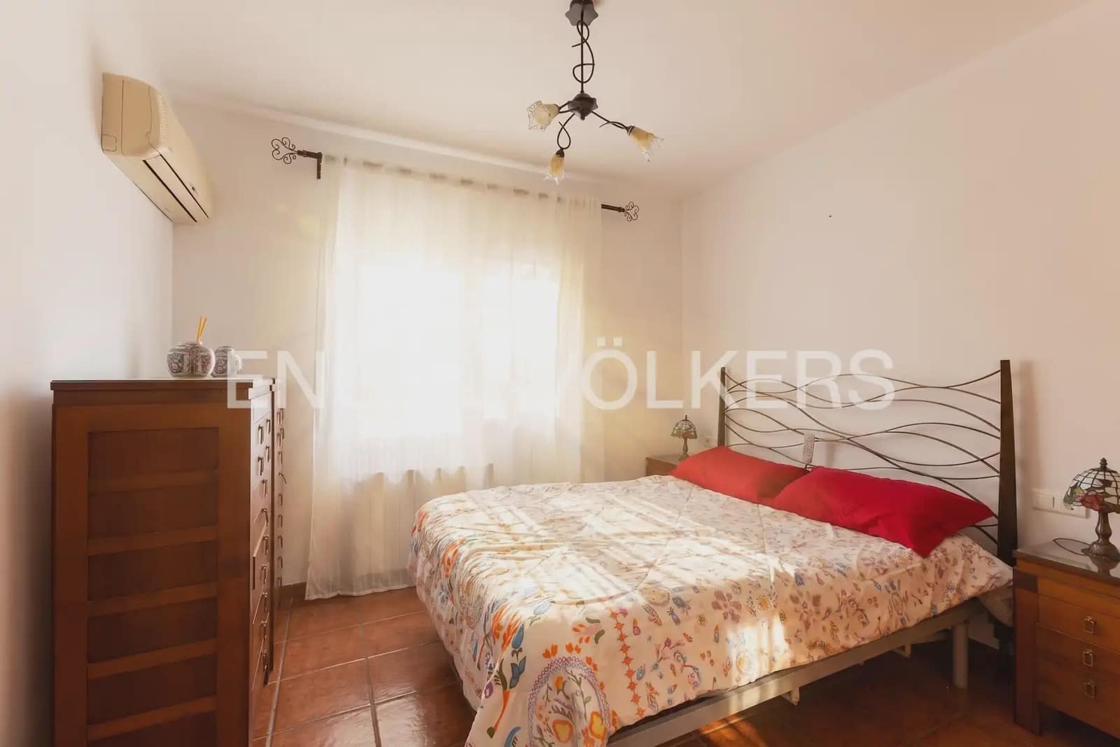 Chalet de 4 habitaciones en Oropesa  en venta con garaje - 450.000 € (Ref: 9898085)