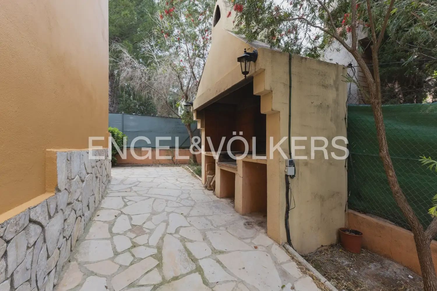 Chalet de 4 habitaciones en Oropesa  en venta con garaje - 450.000 € (Ref: 9898085)