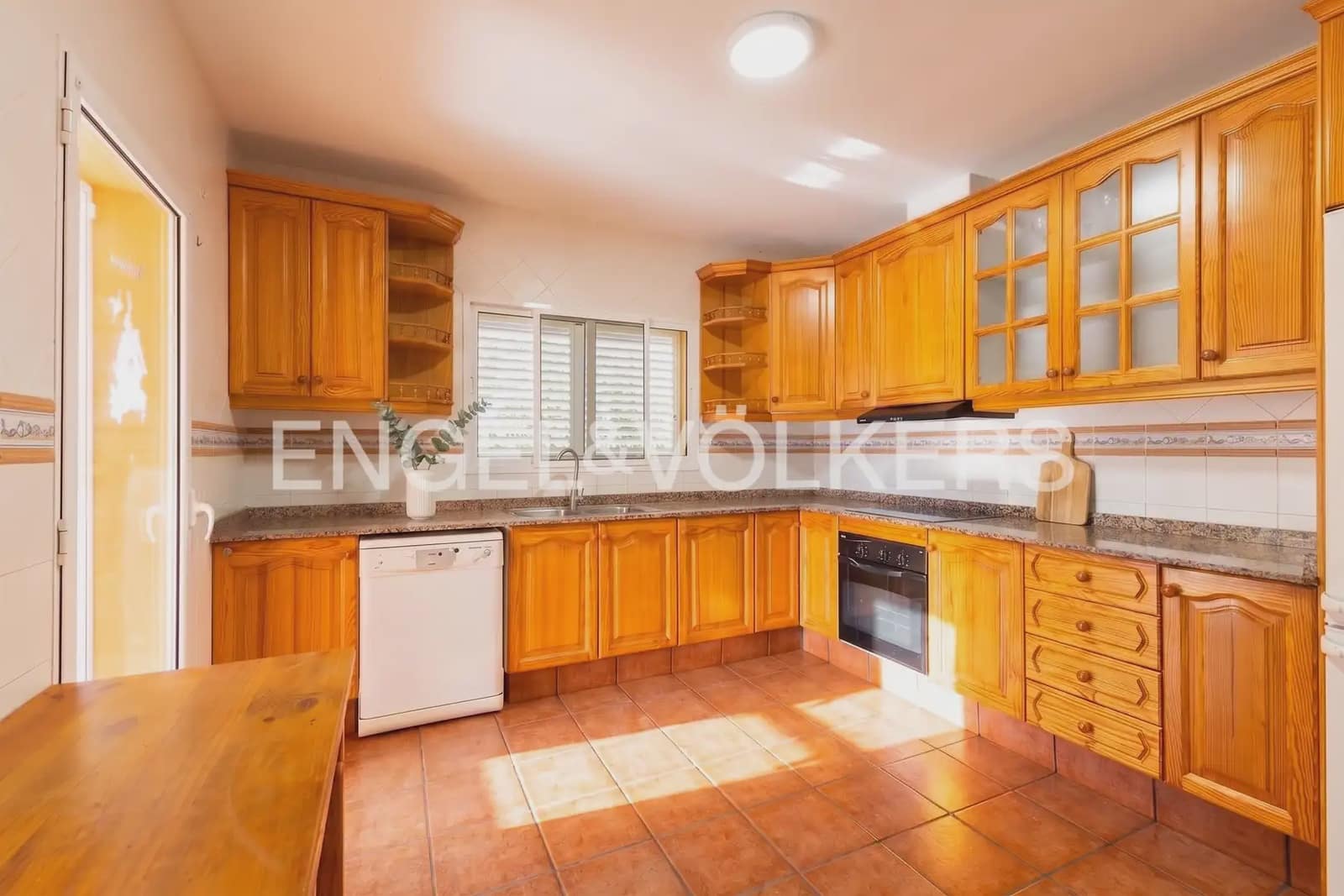 Chalet de 4 habitaciones en Oropesa  en venta con garaje - 450.000 € (Ref: 9898085)