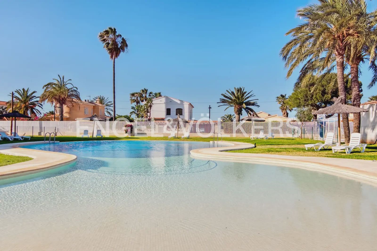 3 makuuhuone Kattohuoneisto myytävänä paikassa Denia mukana uima-altaan 
autotalli - 599 000 € (Ref: 9898086)