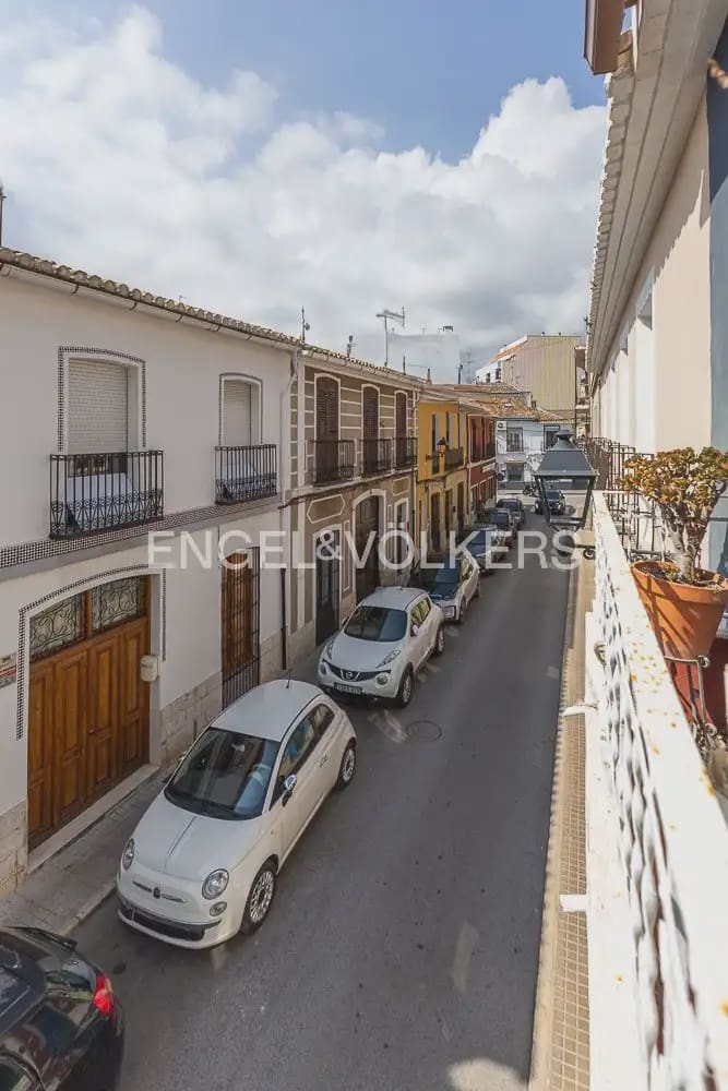 Casa de 4 habitaciones en Dénia en venta - 435.000 € (Ref: 9898087)