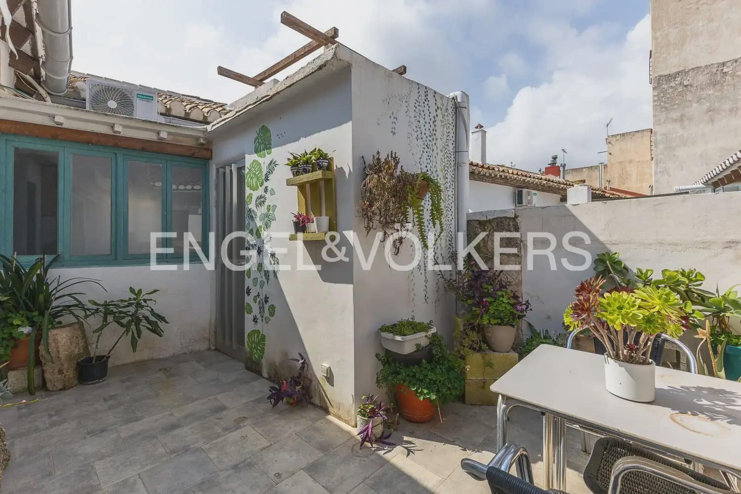 Casa de 4 habitaciones en Dénia en venta - 435.000 € (Ref: 9898087)