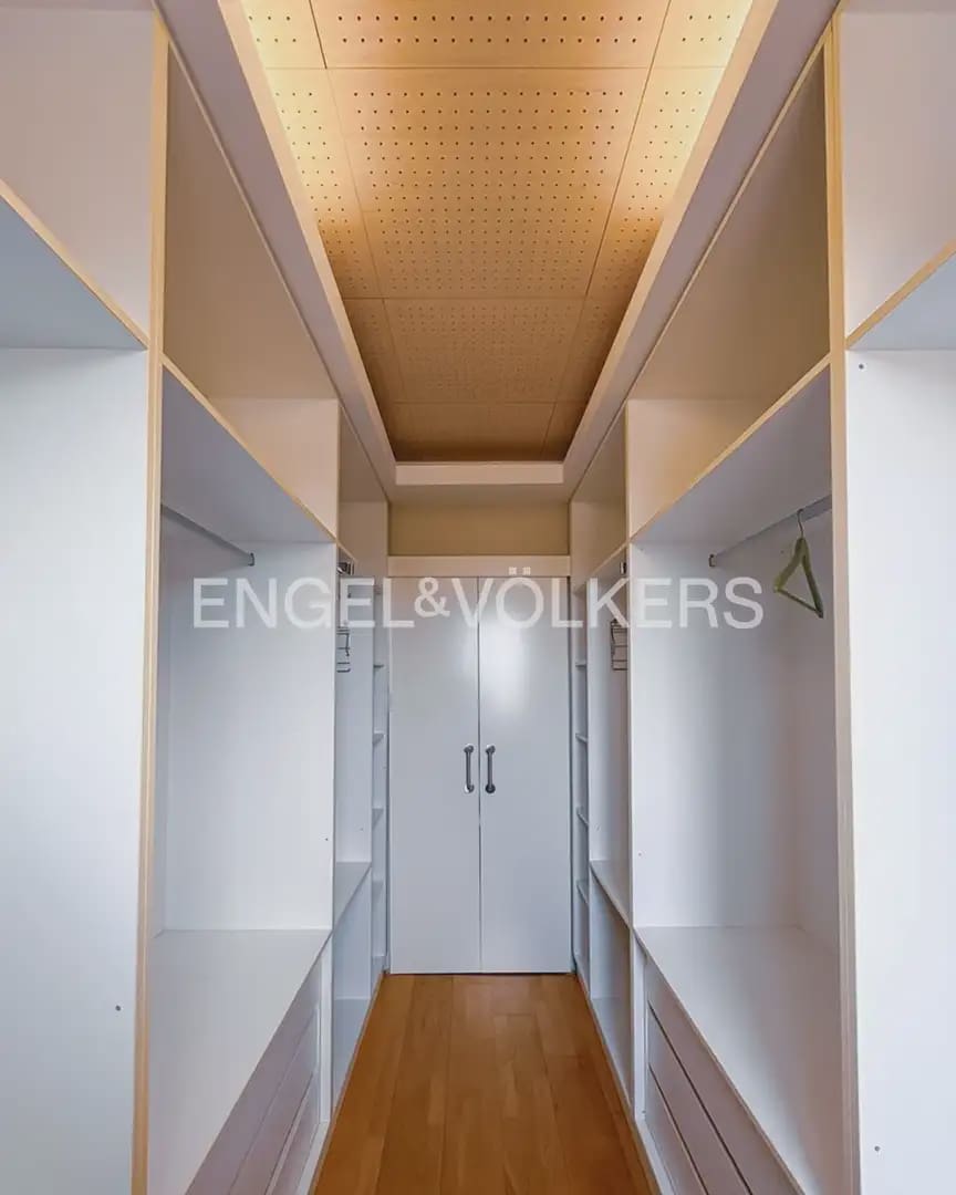 5 bedroom Villa for rent in Torrent with pool garage - € 6,000 (Ref: 9898089)