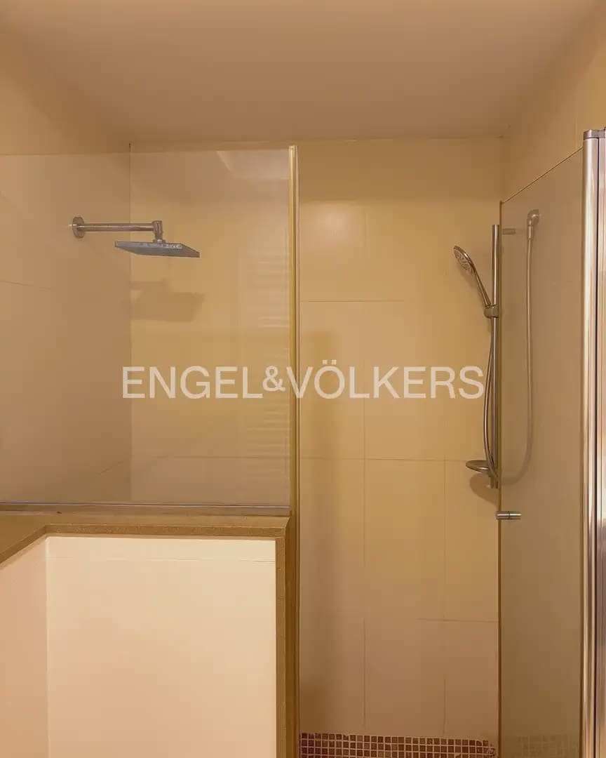 5 bedroom Villa for rent in Torrent with pool garage - € 6,000 (Ref: 9898089)