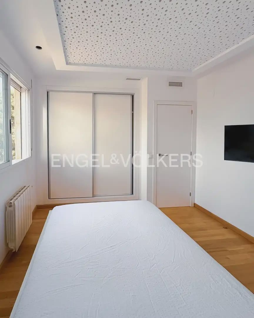 5 bedroom Villa for rent in Torrent with pool garage - € 6,000 (Ref: 9898089)