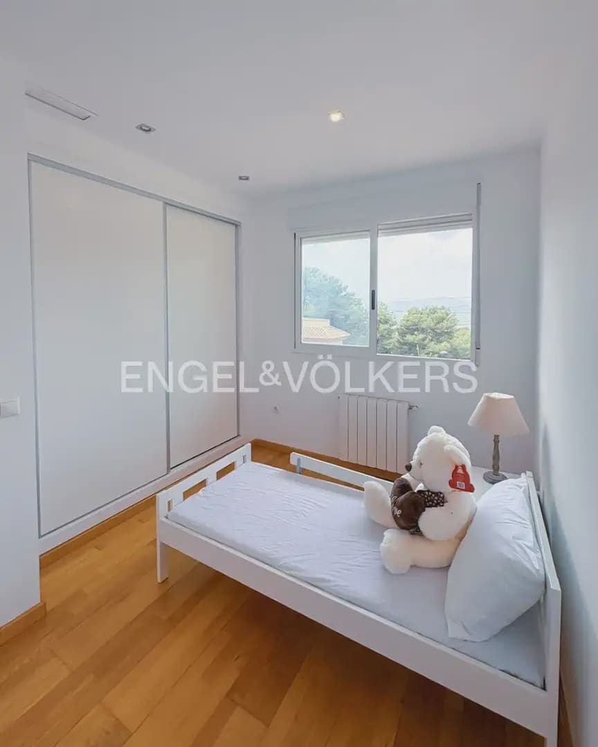 5 bedroom Villa for rent in Torrent with pool garage - € 6,000 (Ref: 9898089)