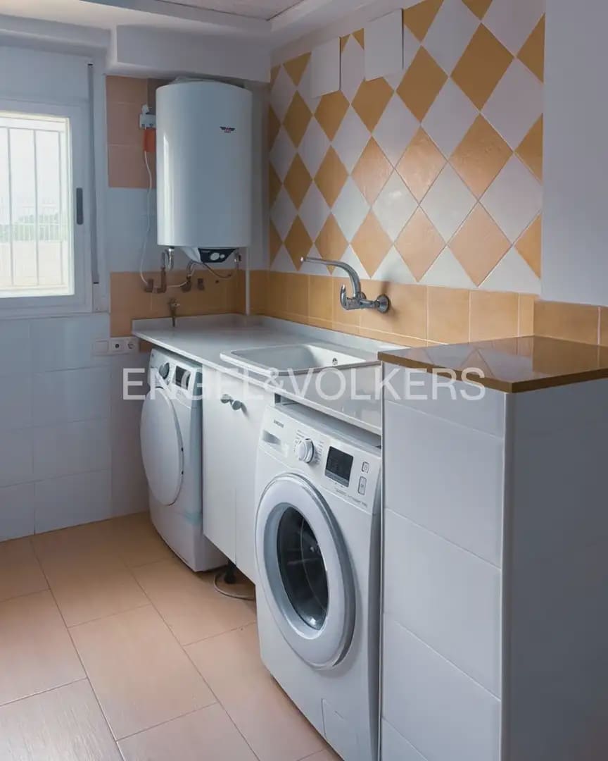 5 bedroom Villa for rent in Torrent with pool garage - € 6,000 (Ref: 9898089)