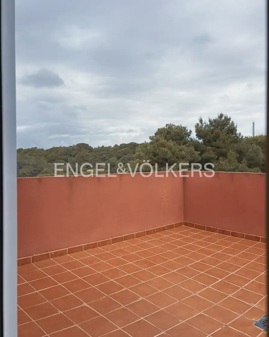 5 bedroom Villa for rent in Torrent with pool garage - € 6,000 (Ref: 9898089)