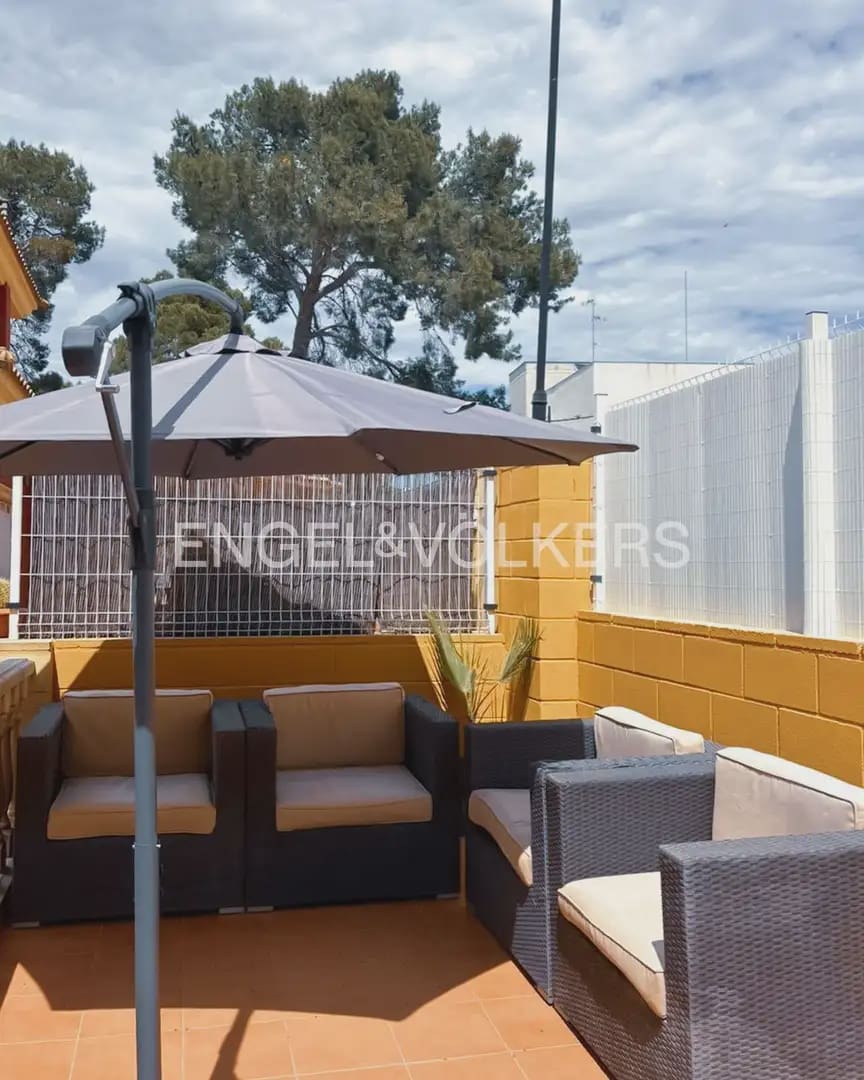 5 bedroom Villa for rent in Torrent with pool garage - € 6,000 (Ref: 9898089)