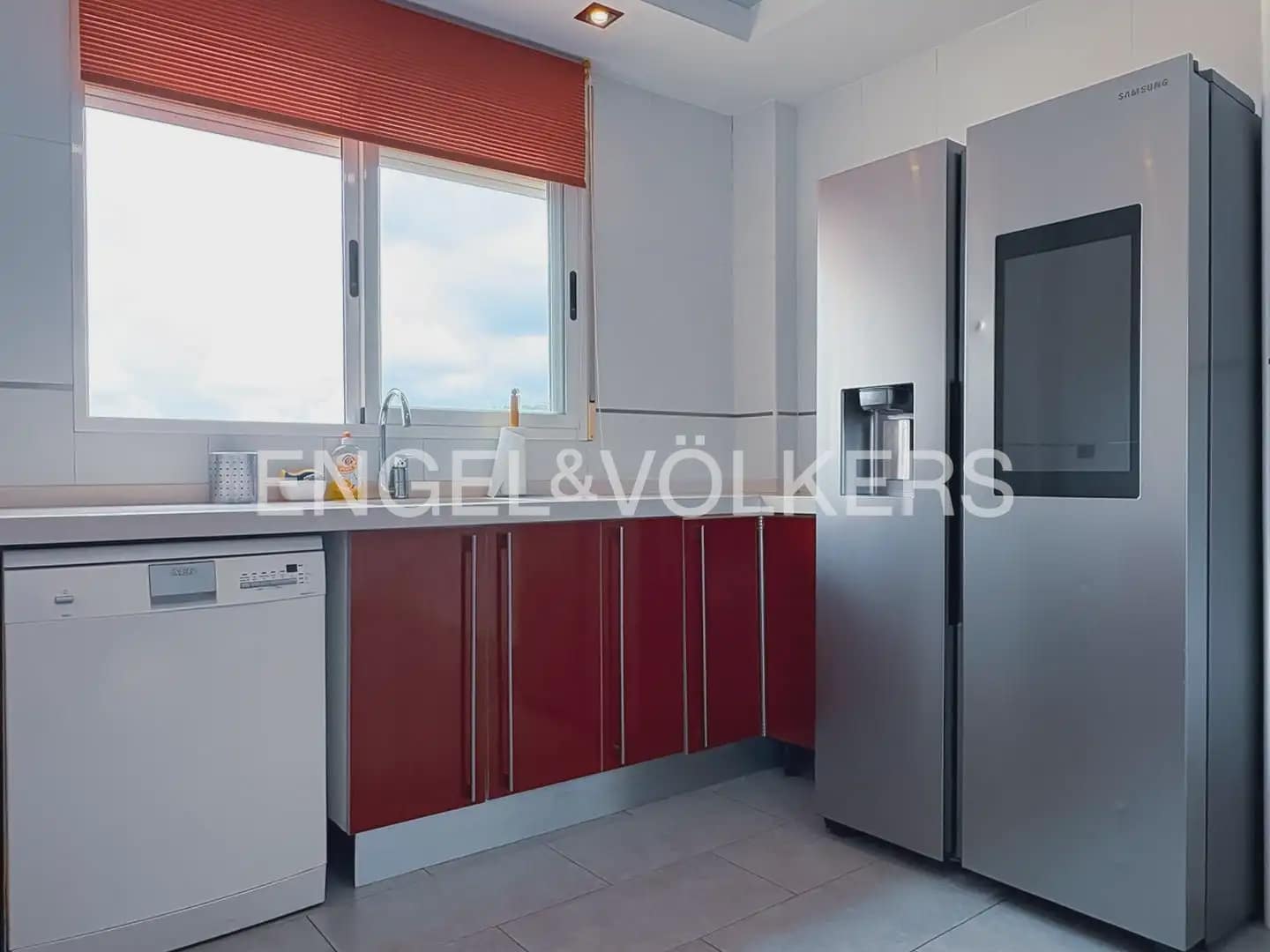 5 bedroom Villa for rent in Torrent with pool garage - € 6,000 (Ref: 9898089)