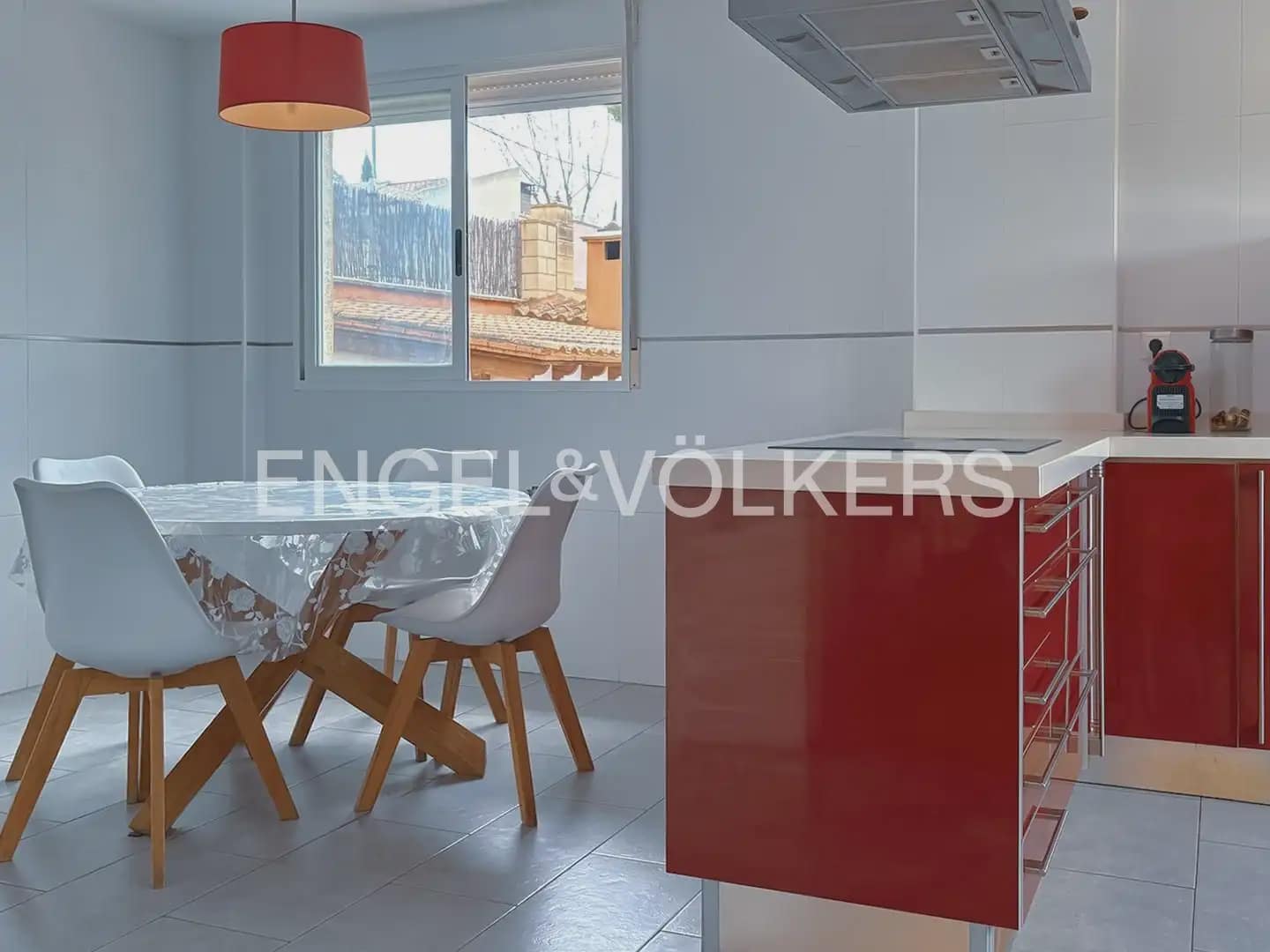 5 bedroom Villa for rent in Torrent with pool garage - € 6,000 (Ref: 9898089)