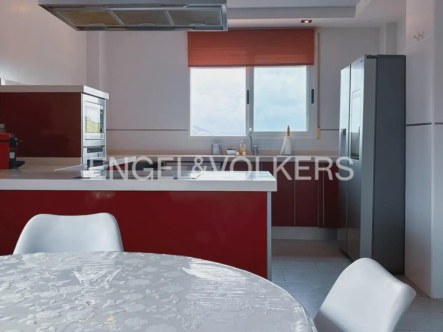 5 bedroom Villa for rent in Torrent with pool garage - € 6,000 (Ref: 9898089)