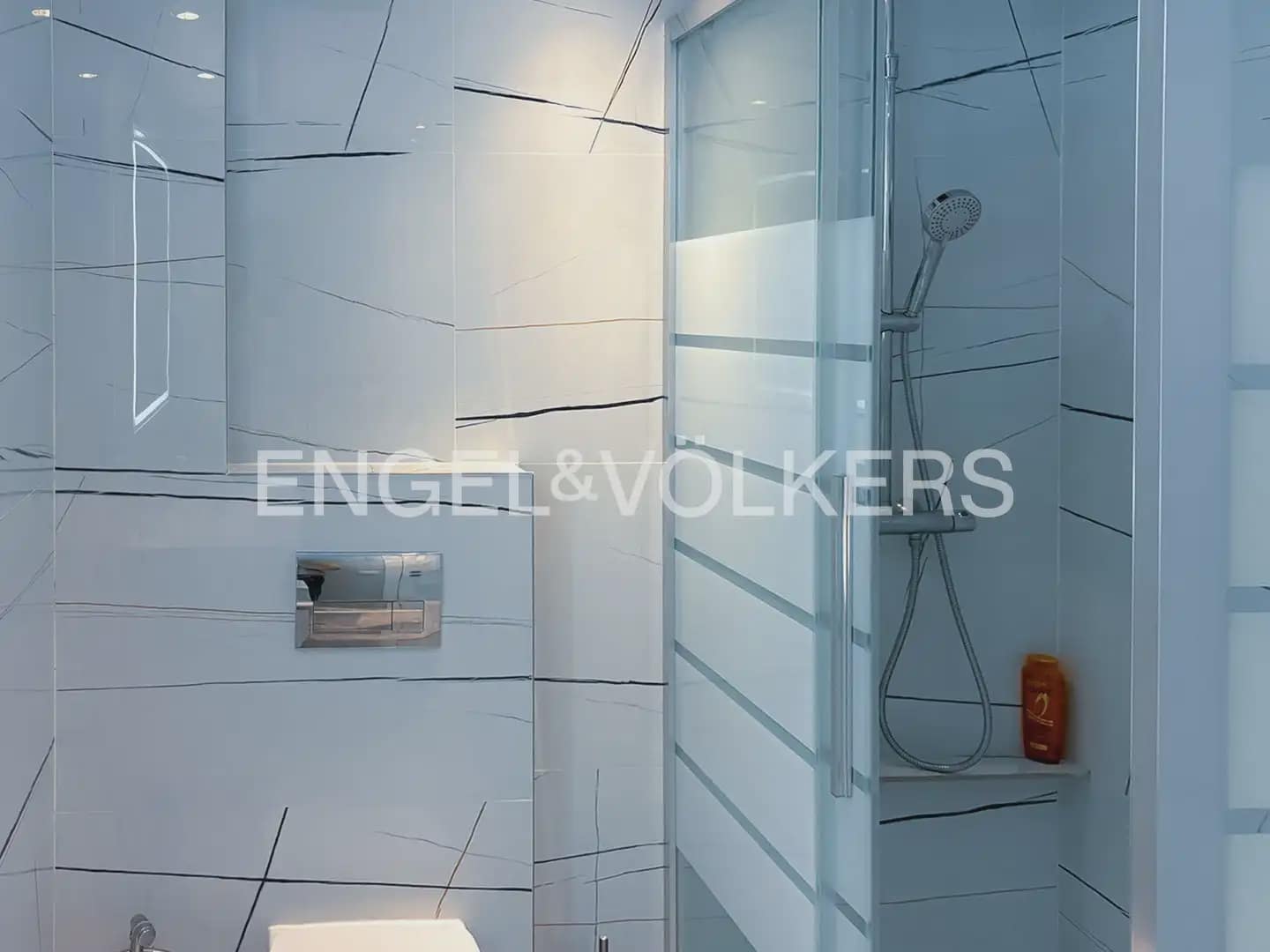 5 bedroom Villa for rent in Torrent with pool garage - € 6,000 (Ref: 9898089)