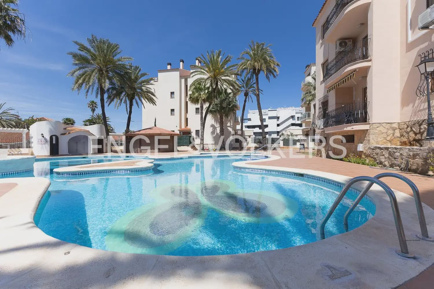2 soverom Penthouse til salgs i Denia med svømmebasseng - € 477 000 (Ref: 9898094)