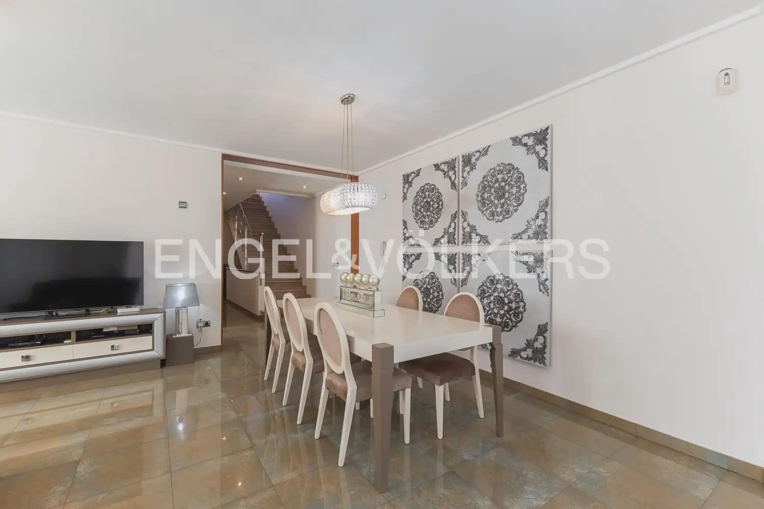6 bedroom Townhouse for sale in Villanueva de Castellon with garage - € 315,000 (Ref: 9898095)