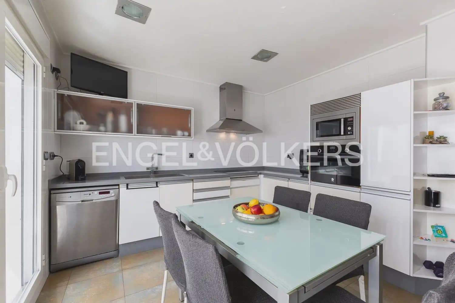 6 bedroom Townhouse for sale in Villanueva de Castellon with garage - € 315,000 (Ref: 9898095)