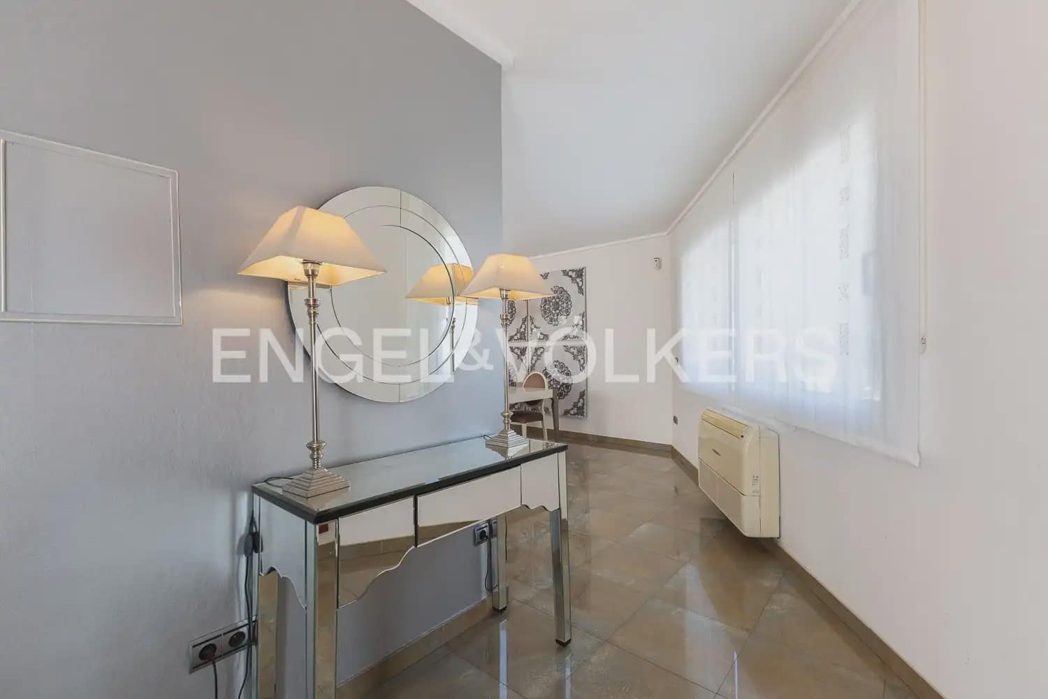 6 bedroom Townhouse for sale in Villanueva de Castellon with garage - € 315,000 (Ref: 9898095)