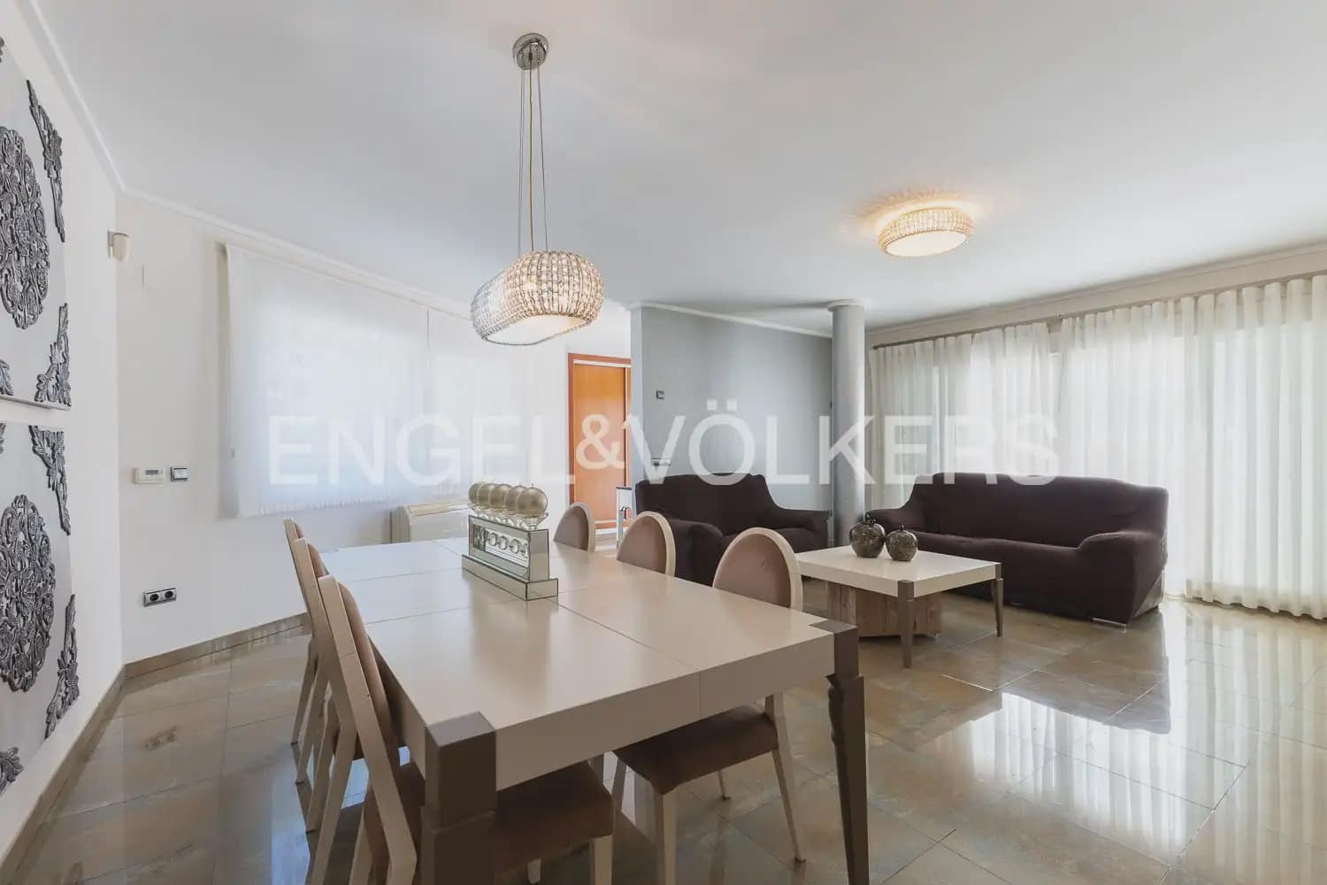 6 bedroom Townhouse for sale in Villanueva de Castellon with garage - € 315,000 (Ref: 9898095)