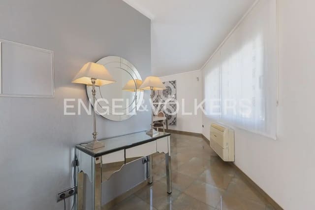 6 bedroom Townhouse for sale in Villanueva de Castellon with garage - € 315,000 (Ref: 9898095)