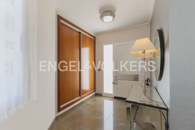 6 bedroom Townhouse for sale in Villanueva de Castellon with garage - € 315,000 (Ref: 9898095)