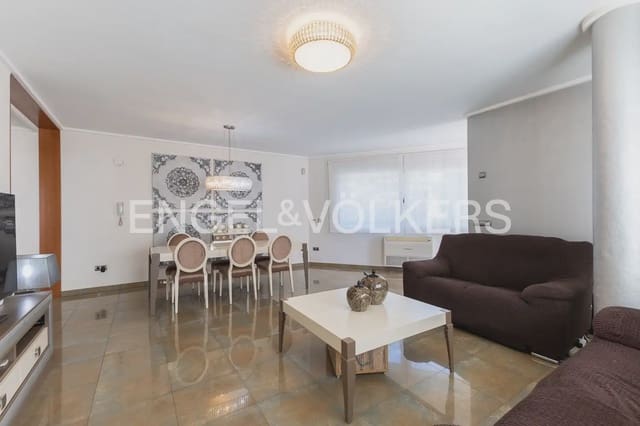 6 bedroom Townhouse for sale in Villanueva de Castellon with garage - € 315,000 (Ref: 9898095)