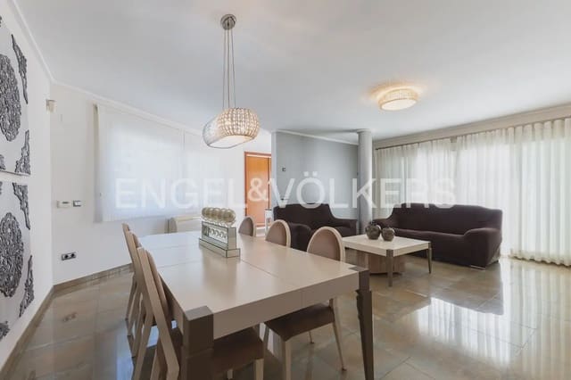 6 bedroom Townhouse for sale in Villanueva de Castellon with garage - € 315,000 (Ref: 9898095)