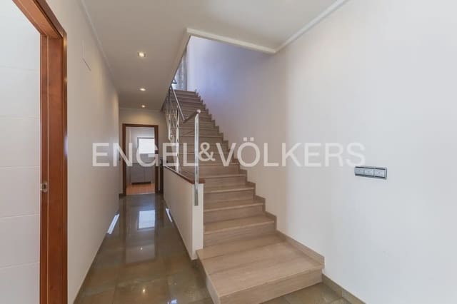 6 bedroom Townhouse for sale in Villanueva de Castellon with garage - € 315,000 (Ref: 9898095)